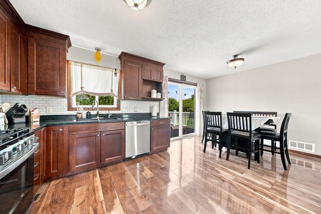 2201 Kessler Lane, Chaska, MN 55318
