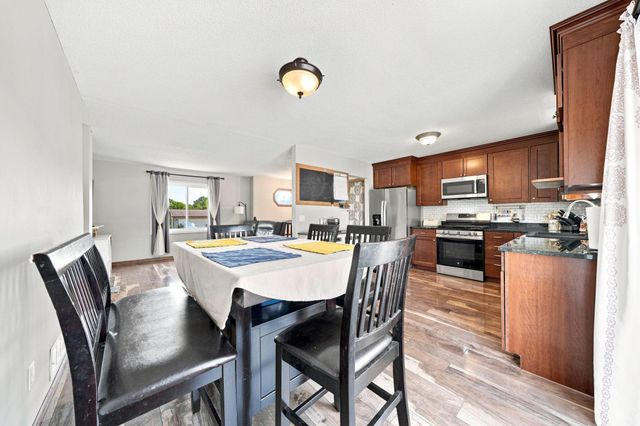 2201 Kessler Lane, Chaska, MN 55318