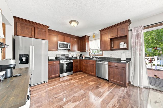 2201 Kessler Lane, Chaska, MN 55318