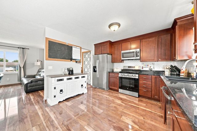 2201 Kessler Lane, Chaska, MN 55318