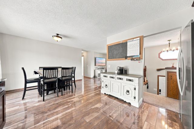 2201 Kessler Lane, Chaska, MN 55318