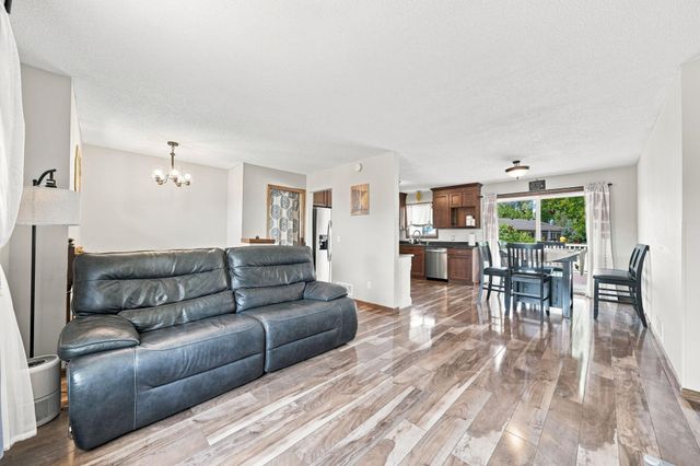 2201 Kessler Lane, Chaska, MN 55318