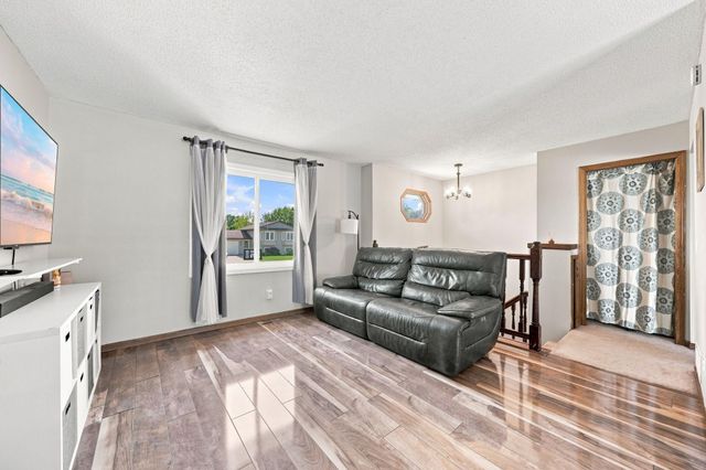 2201 Kessler Lane, Chaska, MN 55318