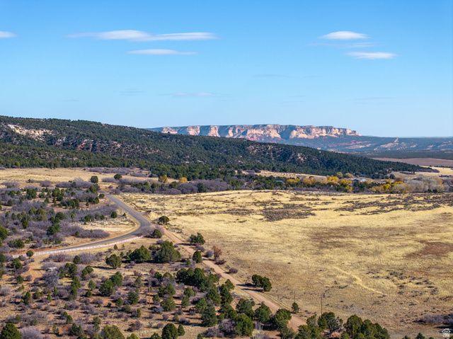 6 S NORTH FORK RD, Orderville, UT 84758