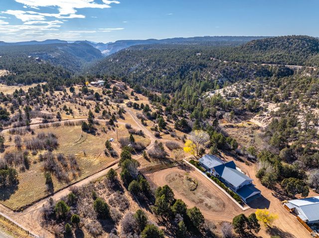 6 S NORTH FORK RD, Orderville, UT 84758