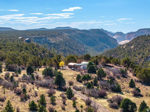 6 S NORTH FORK RD, Orderville, UT 84758