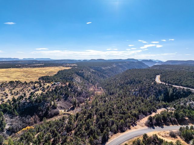 6 S NORTH FORK RD, Orderville, UT 84758