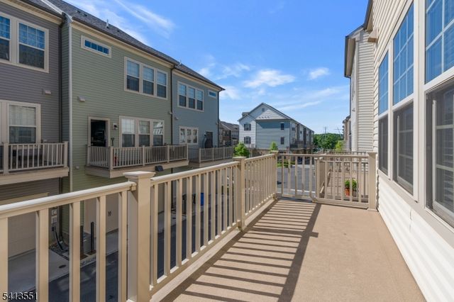 17 Gala Ct, Livingston Twp., NJ 07039