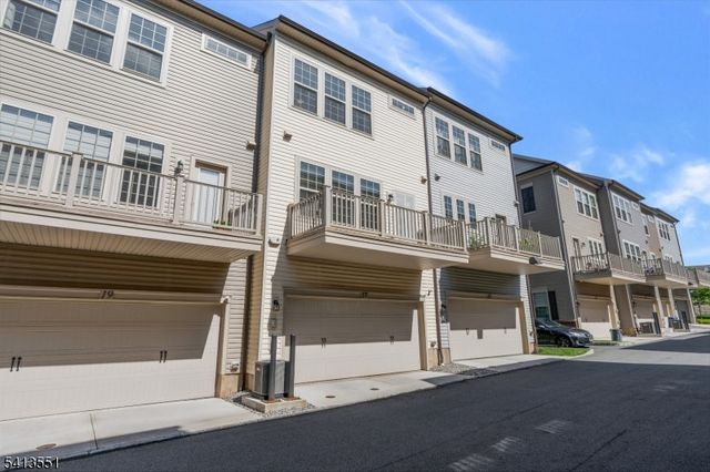 17 Gala Ct, Livingston Twp., NJ 07039