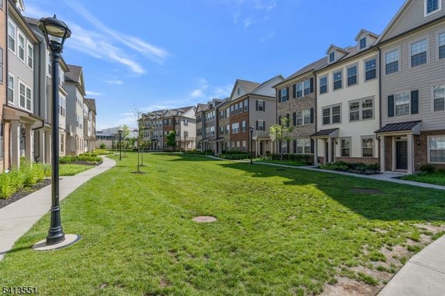 17 Gala Ct, Livingston Twp., NJ 07039