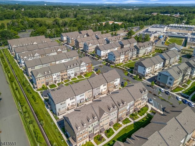 17 Gala Ct, Livingston Twp., NJ 07039