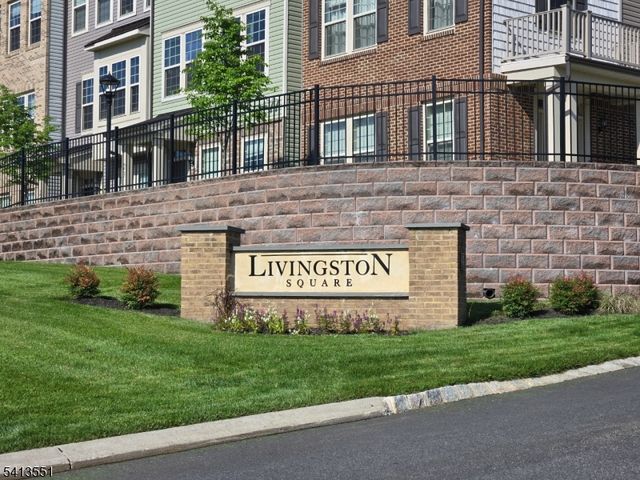 17 Gala Ct, Livingston Twp., NJ 07039