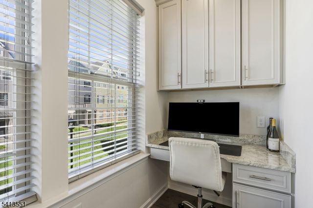 17 Gala Ct, Livingston Twp., NJ 07039