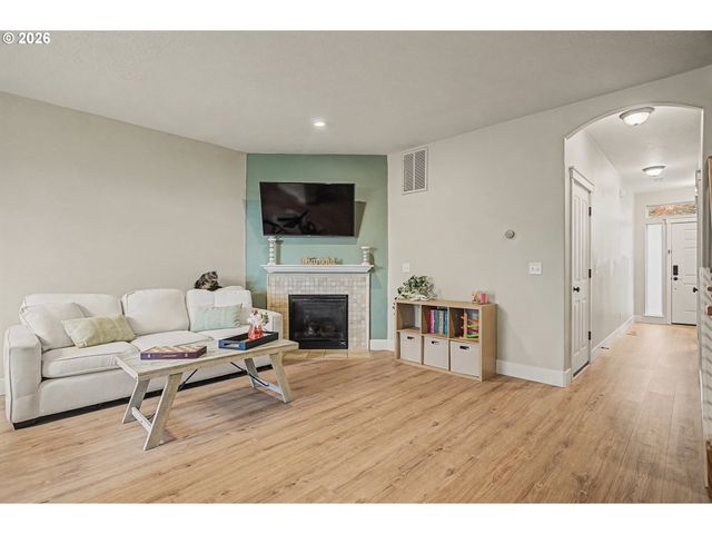 1316 Se ROUNDELAY St, Hillsboro, OR 97123