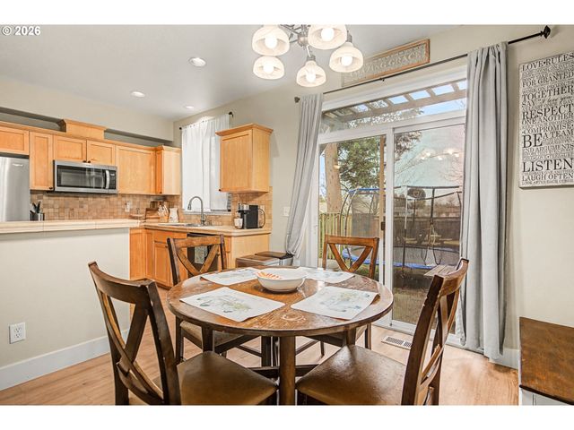 1316 Se ROUNDELAY St, Hillsboro, OR 97123