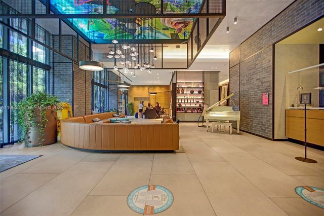 121 NE 34th St 2205, Miami, FL 33137