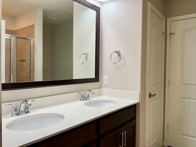 411 Kickapoo Creek LN, Georgetown, TX 78633
