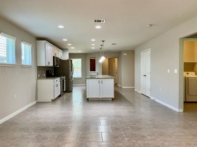 411 Kickapoo Creek LN, Georgetown, TX 78633