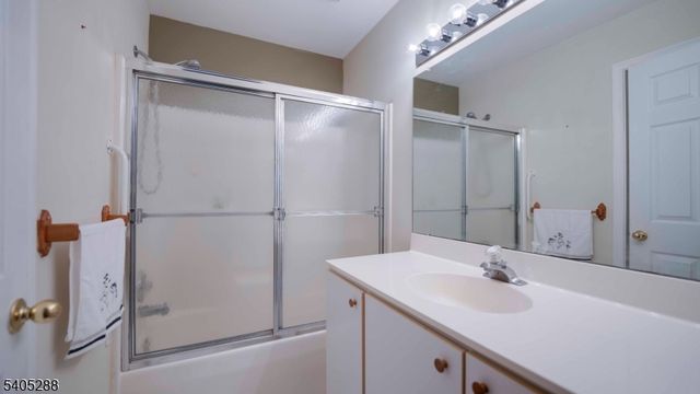 402 Hunt Dr, Holland Twp., NJ 08848