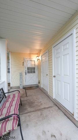 402 Hunt Dr, Holland Twp., NJ 08848