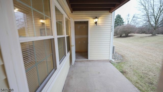 402 Hunt Dr, Holland Twp., NJ 08848