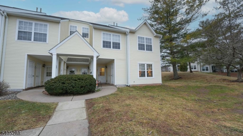 402 Hunt Dr, Holland Twp., NJ 08848