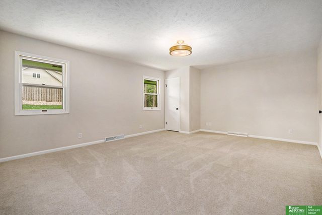 1216 S 108th Street, Omaha, NE 68144