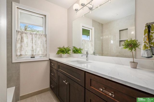 1216 S 108th Street, Omaha, NE 68144