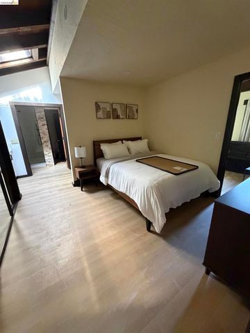 90 Devin Dr, Moraga, CA 94556