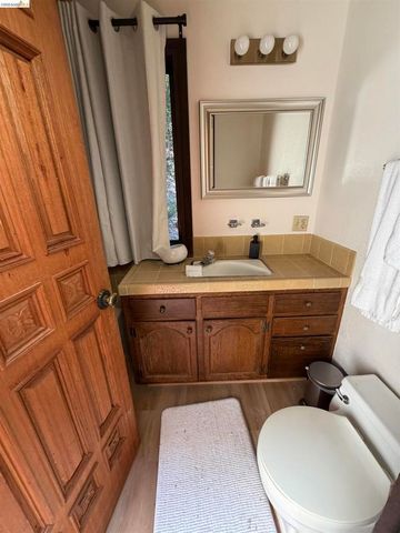 90 Devin Dr, Moraga, CA 94556