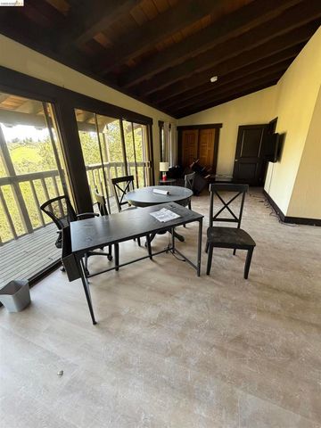 90 Devin Dr, Moraga, CA 94556