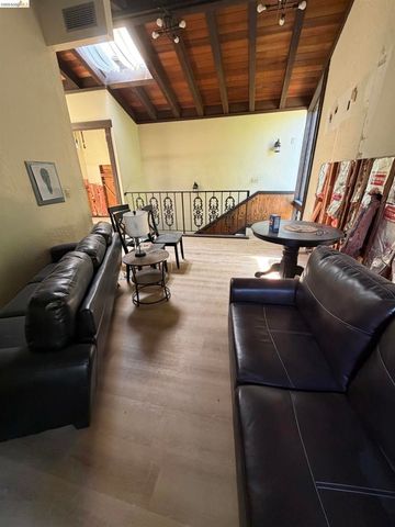 90 Devin Dr, Moraga, CA 94556