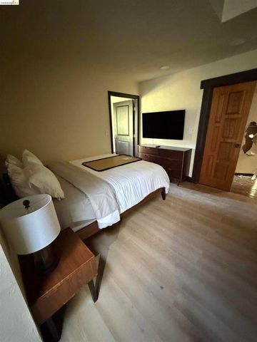 90 Devin Dr, Moraga, CA 94556