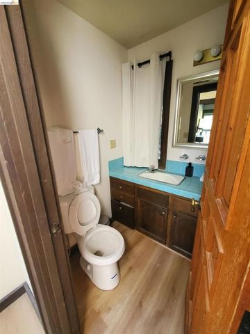 90 Devin Dr, Moraga, CA 94556