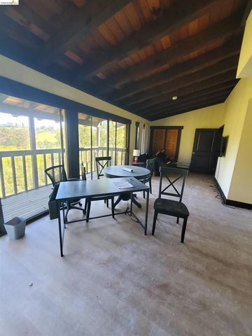 90 Devin Dr, Moraga, CA 94556