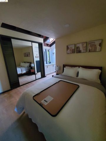 90 Devin Dr, Moraga, CA 94556