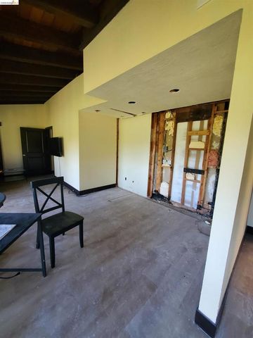 90 Devin Dr, Moraga, CA 94556