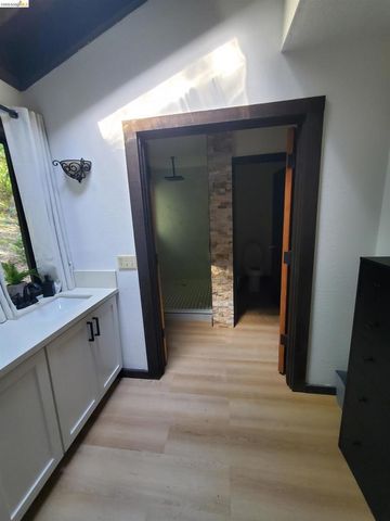 90 Devin Dr, Moraga, CA 94556