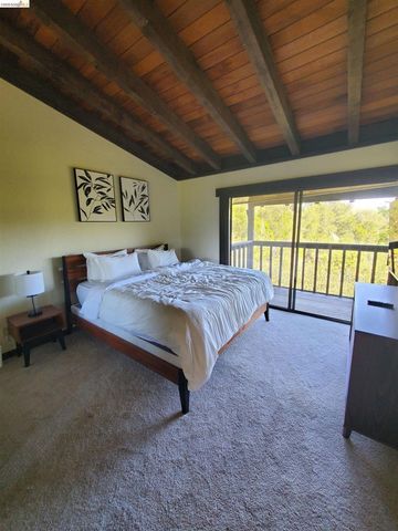 90 Devin Dr, Moraga, CA 94556