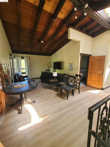 90 Devin Dr, Moraga, CA 94556