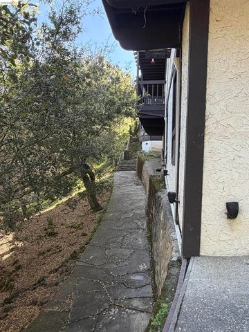 90 Devin Dr, Moraga, CA 94556