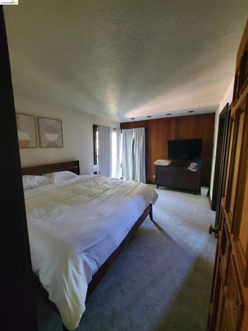 90 Devin Dr, Moraga, CA 94556