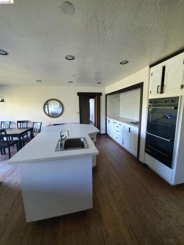 90 Devin Dr, Moraga, CA 94556