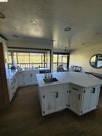 90 Devin Dr, Moraga, CA 94556