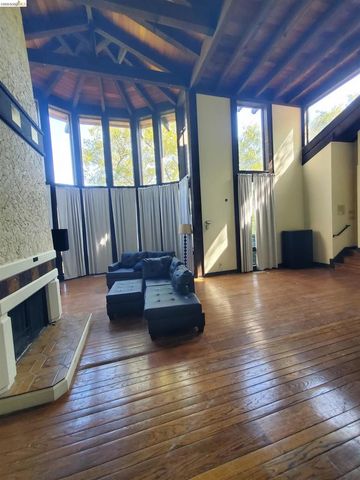 90 Devin Dr, Moraga, CA 94556