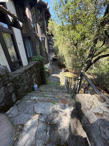 90 Devin Dr, Moraga, CA 94556