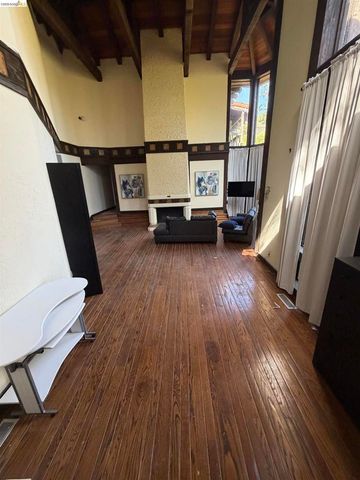 90 Devin Dr, Moraga, CA 94556