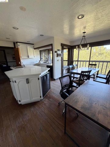 90 Devin Dr, Moraga, CA 94556