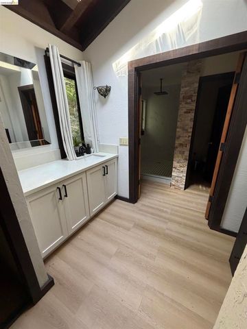 90 Devin Dr, Moraga, CA 94556