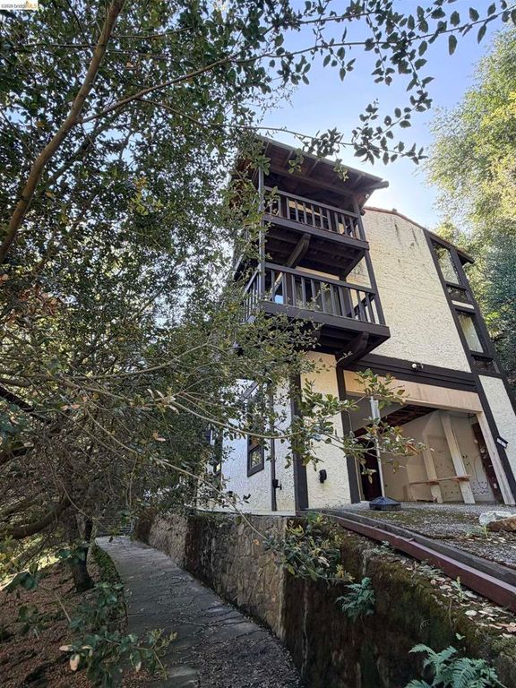 90 Devin Dr, Moraga, CA 94556